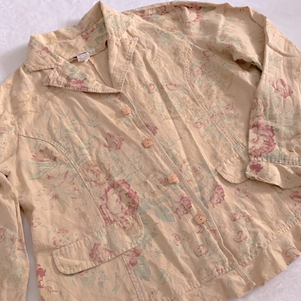 {VTG} Monroe & Main | Linen Cotton Floral Print Button Front Ruffle Trim Top